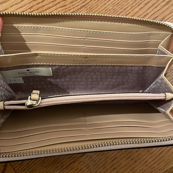Light pink never been used Kate spade wallet - Picture 3 of 3
